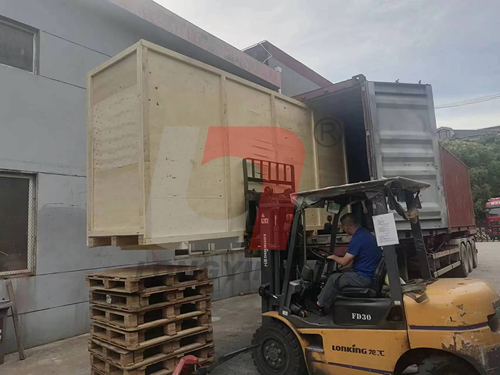 龍應(yīng)都還全自動(dòng)灌裝封口機(jī)