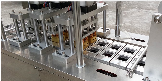 龍應月餅全自動封口與裝盒一體機