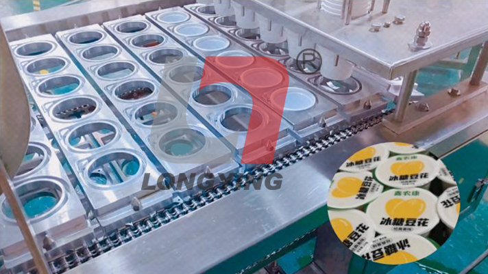 龍應(yīng)豆花全自動(dòng)灌裝封口機(jī) 龍應(yīng)豆花全自動(dòng)灌裝封口機(jī)