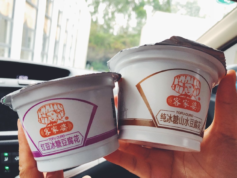 龍應(yīng)冰糖豆花全自動灌裝封口機